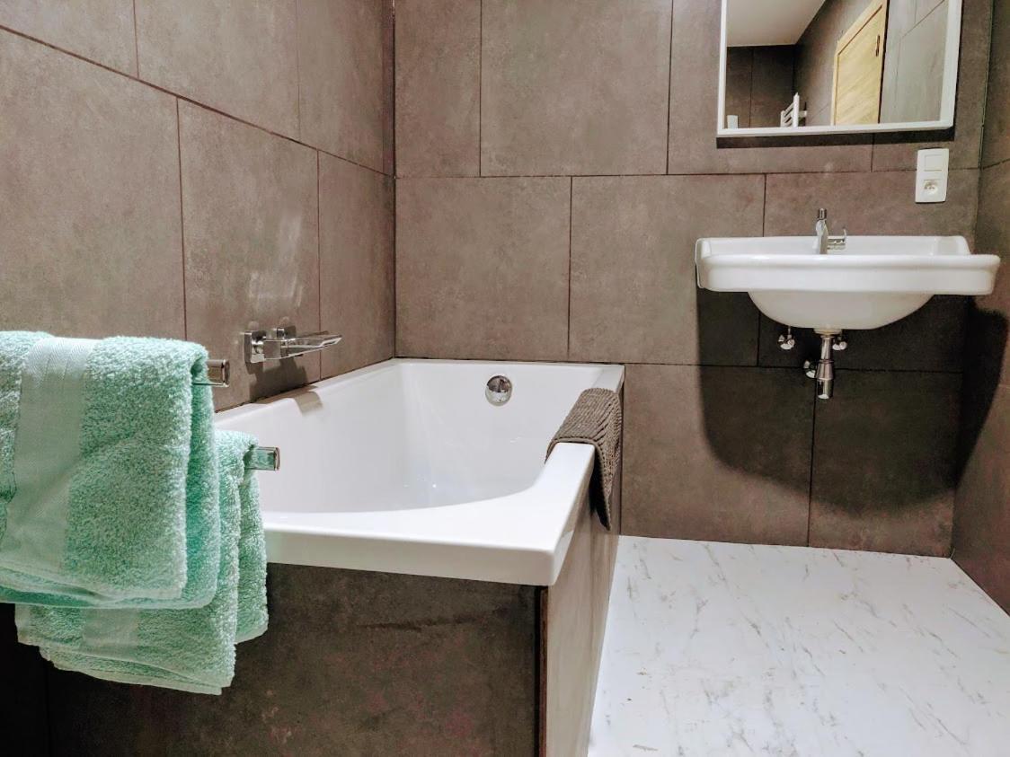 Wetterdelle Lodge Heers エクステリア 写真